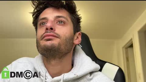 Snapshot of therealdylansdick chatting on November 11, 8:31 pm therealdylansdick online show from November 11, 8:31 pm