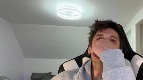 Snapshot of therealdylansdick chatting on November 14, 3:05 am therealdylansdick online show from November 14, 3:05 am