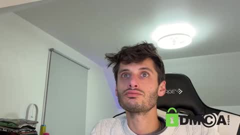 Snapshot of therealdylansdick chatting on November 19, 12:10 am therealdylansdick online show from November 19, 12:10 am