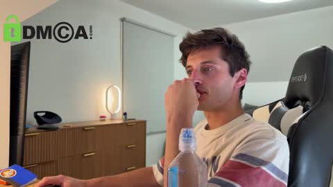 Snapshot of therealdylansdick chatting on November 21, 12:54 am therealdylansdick online show from November 21, 12:54 am