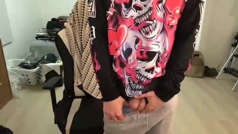 Snapshot of therealdylansdick chatting on November 28, 1:30 am therealdylansdick online show from November 28, 1:30 am