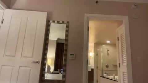 Snapshot of therealdylansdick chatting on December 3, 1:24 am therealdylansdick online show from December 3, 1:24 am