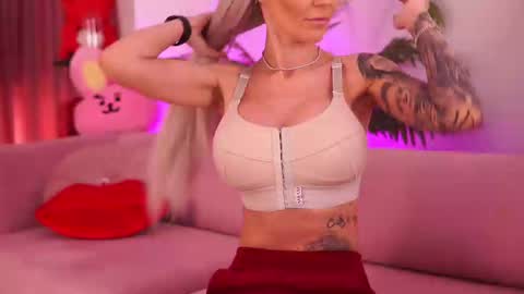 Snapshot of therealfallingangel chatting on February 28, 9:58 am Deea online show from February 28, 9:58 am