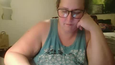 Snapshot of theresmoretolife chatting on May 26, 8:21 am theresmoretolife online show from May 26, 8:21 am