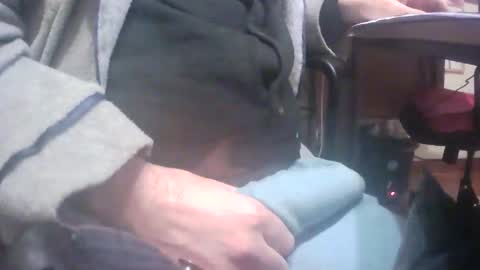 Snapshot of thesixpack_ chatting on February 11, 12:26 am thesixpack_ online show from February 11, 12:26 am