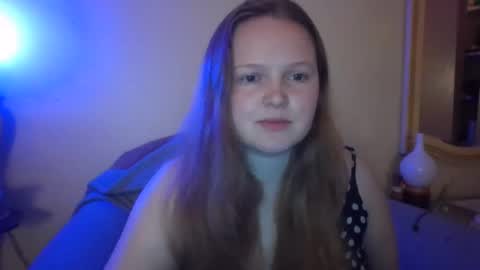 Snapshot of thestrawberrycreme chatting on December 27, 10:16 pm thestrawberrycreme online show from December 27, 10:16 pm