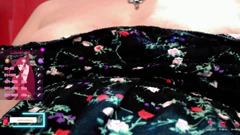 Snapshot of thesweethari chatting on January 15, 1:56 am I dont do real meetings My bio online show from January 15, 1:56 am