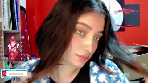 Snapshot of thesweethari chatting on January 27, 5:47 am I dont do real meetings My bio online show from January 27, 5:47 am