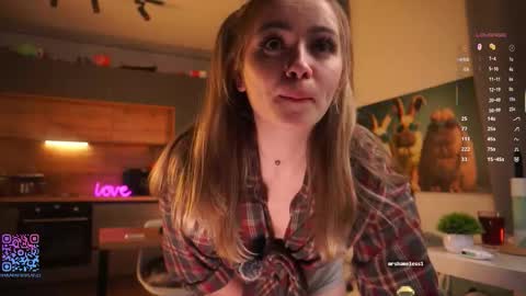 Snapshot of thetimeshavecome chatting on October 6, 4:37 pm Mia online show from October 6, 4:37 pm