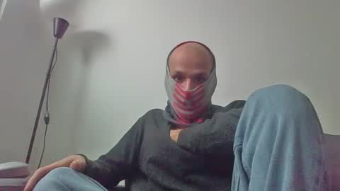 Scarf guy online show from February 21, 1:11 pm