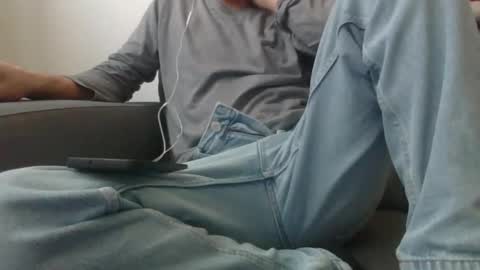 Snapshot of thetubedscarfguy chatting on March 31, 5:13 pm Scarf guy online show from March 31, 5:13 pm