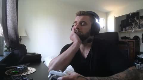 Snapshot of theufcfan_8181 chatting on May 12, 7:55 pm troy online show from May 12, 7:55 pm