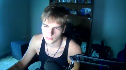 Snapshot of thevincegray chatting on May 31, 11:06 pm Vince online show from May 31, 11:06 pm