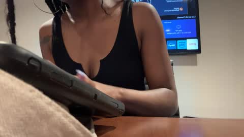 Snapshot of thevixensapphire chatting on April 15, 11:38 pm Sapphire the Vixen online show from April 15, 11:38 pm
