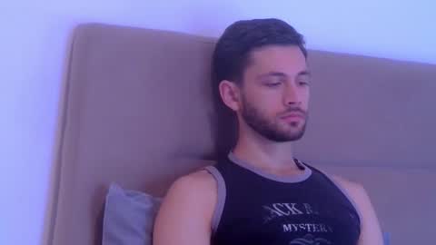 The Waiter online show from December 1, 7:35 am