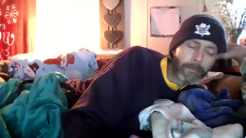 Snapshot of theycallmemellowthebreeze chatting on December 11, 5:37 pm mellow online show from December 11, 5:37 pm