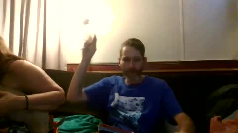 Snapshot of theycallmemellowthebreeze chatting on September 30, 2:38 am mellow online show from September 30, 2:38 am