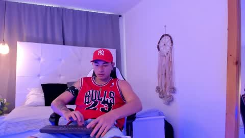 Snapshot of thiago_2003_ chatting on April 8, 12:27 pm Thiago online show from April 8, 12:27 pm
