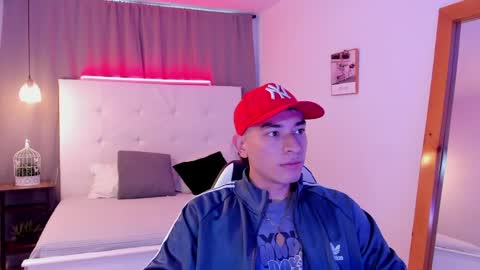 Snapshot of thiago_2003_ chatting on April 23, 12:29 pm Thiago online show from April 23, 12:29 pm