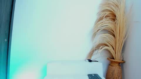 Thiago  online show from December 1, 6:13 pm