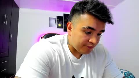 Snapshot of thiago_cp01 chatting on December 10, 5:28 am Thiago online show from December 10, 5:28 am