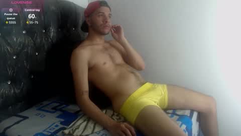 Snapshot of thiago_hairy chatting on May 28, 4:32 am thiago_hairy online show from May 28, 4:32 am