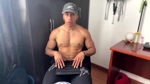 Snapshot of thiago_happy chatting on March 25, 4:57 pm thiago_happy online show from March 25, 4:57 pm