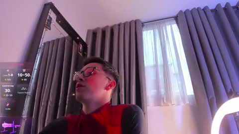 Snapshot of thiago_jones chatting on October 18, 10:10 pm SanThiago online show from October 18, 10:10 pm