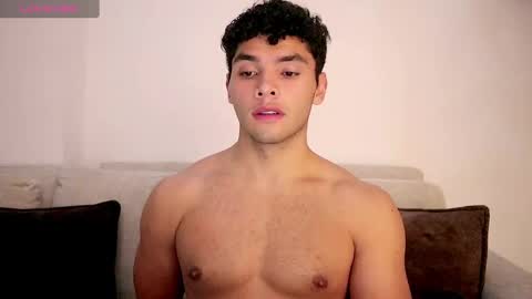 Snapshot of thiago_l chatting on March 3, 12:48 am Just Thiago online show from March 3, 12:48 am