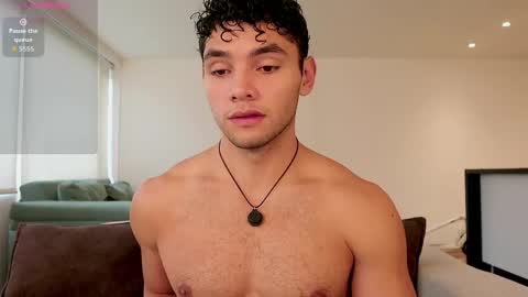 Snapshot of thiago_l chatting on May 3, 5:19 pm Just Thiago online show from May 3, 5:19 pm