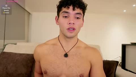 Snapshot of thiago_l chatting on May 8, 4:40 am Just Thiago online show from May 8, 4:40 am