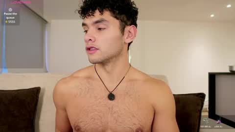 Snapshot of thiago_l chatting on May 18, 10:48 pm Just Thiago online show from May 18, 10:48 pm