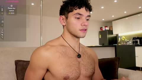 Snapshot of thiago_l chatting on June 1, 12:56 am Just Thiago online show from June 1, 12:56 am