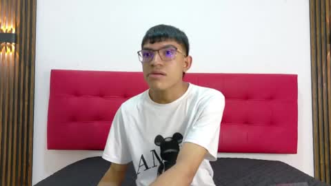 Snapshot of thiago_m17 chatting on May 13, 11:40 am thiago_m17 online show from May 13, 11:40 am