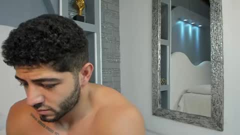Snapshot of thiago_moretti chatting on May 11, 9:34 pm THIAGO online show from May 11, 9:34 pm
