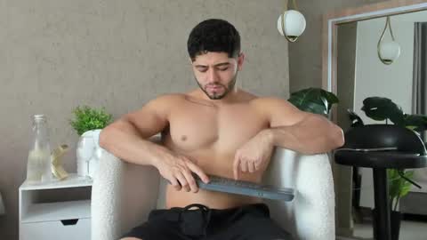 Snapshot of thiago_moretti chatting on May 21, 5:31 pm THIAGO online show from May 21, 5:31 pm