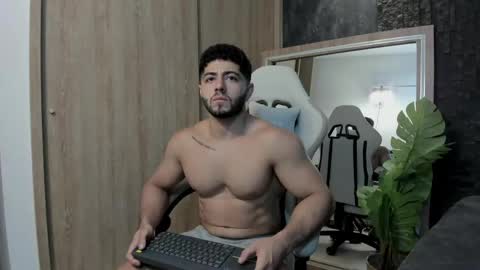 Snapshot of thiago_moretti chatting on May 24, 11:54 pm THIAGO online show from May 24, 11:54 pm