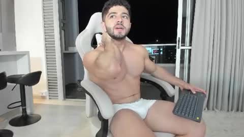 Snapshot of thiago_moretti chatting on June 17, 3:09 am THIAGO online show from June 17, 3:09 am