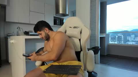 Snapshot of thiago_moretti chatting on June 17, 11:16 pm THIAGO online show from June 17, 11:16 pm