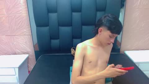 Snapshot of thiago_twink38 chatting on December 18, 7:25 am thiago_twink38 online show from December 18, 7:25 am