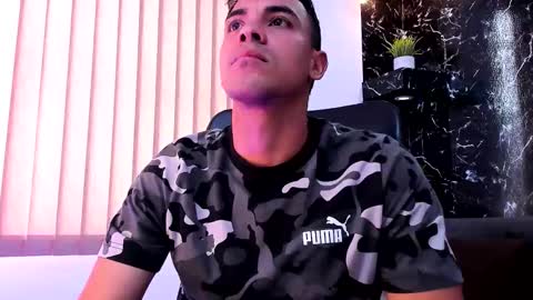 Snapshot of thiagof__x chatting on November 1, 1:24 pm Thiago online show from November 1, 1:24 pm