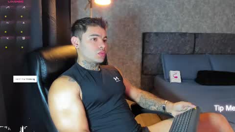Snapshot of thiagoferrari1 chatting on July 1, 6:51 pm thiago online show from July 1, 6:51 pm