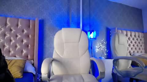 T H I A G O online show from May 31, 8:32 am