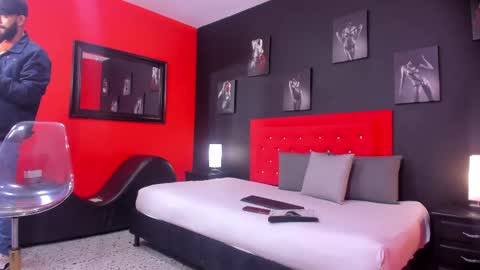 Thia Gomez online show from November 8, 12:49 pm