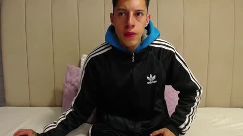 Thiago   online show from March 10, 9:40 pm