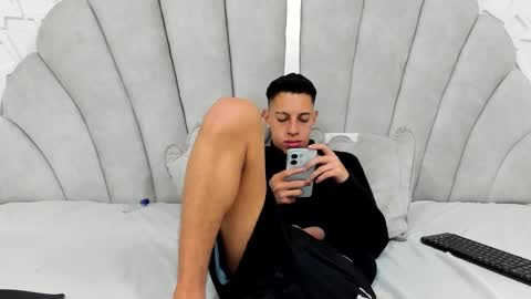 Thiago   online show from March 6, 3:36 am