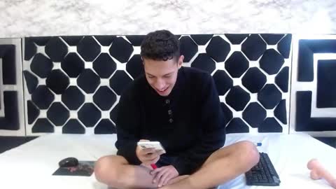 Thiago   online show from June 3, 2:33 pm