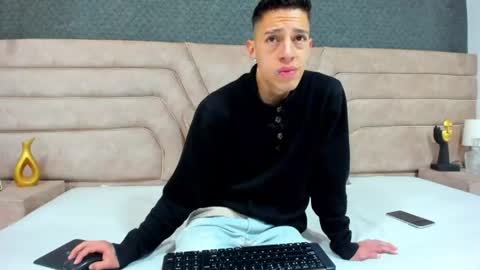 Thiago   online show from June 16, 1:25 pm