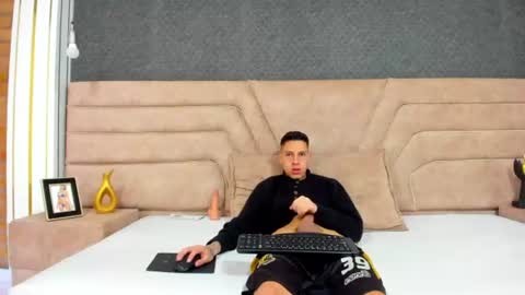 Snapshot of thiagos19 chatting on June 22, 12:46 pm Thiago online show from June 22, 12:46 pm