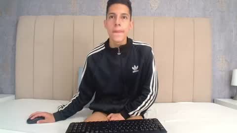Snapshot of thiagos19 chatting on June 23, 12:58 pm Thiago online show from June 23, 12:58 pm